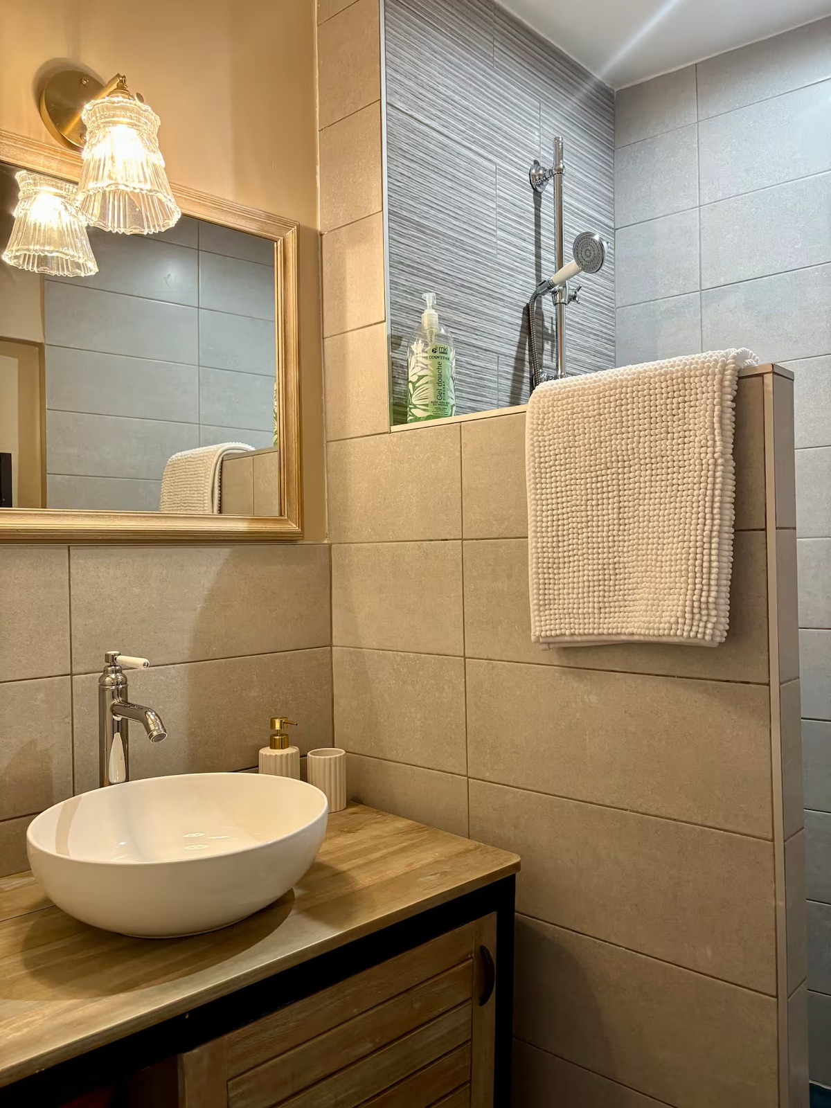 Shower room · 1st floor